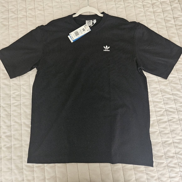 ADIDAS black tee shirt with colorful logo on the back - Picture 3 of 6